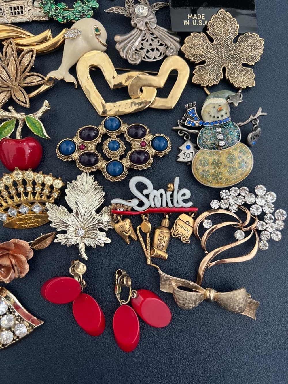 Vintage to Modern Brooches and
Earrings Lot Bundle
Set Some Signed - Picture 3 of 7